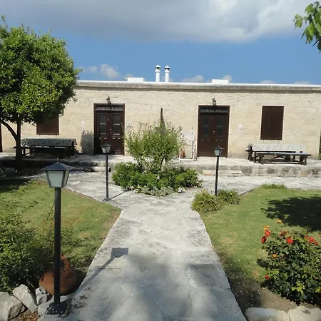 Spanos House 公寓