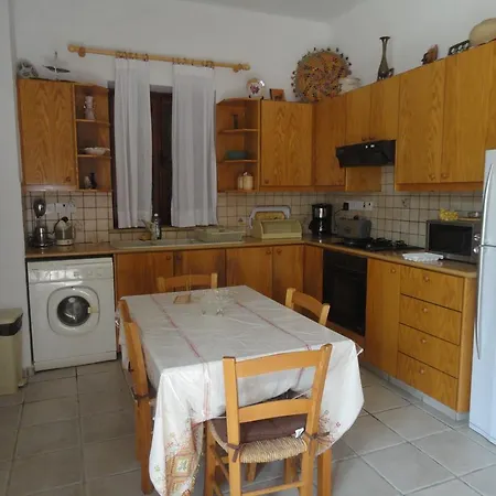 아파트 Spanos House