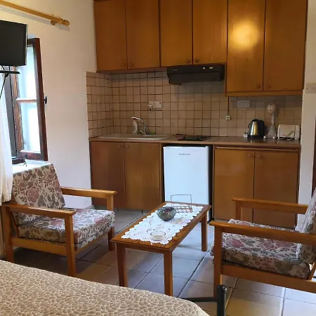 דירה Spanos House