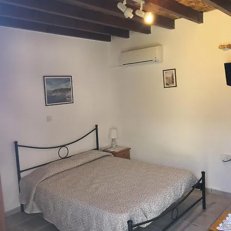 דירה Spanos House