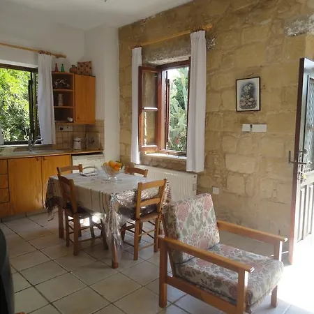 Spanos House شقة Goudhi