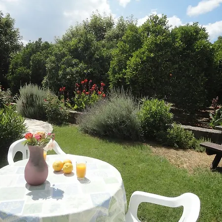 Spanos House דירה