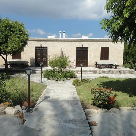 Spanos House شقة