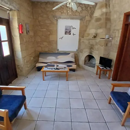 Spanos House شقة Goudhi