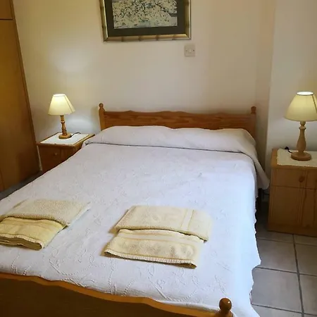 Spanos House Apartamento *