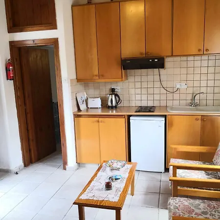 Spanos House شقة Goudhi