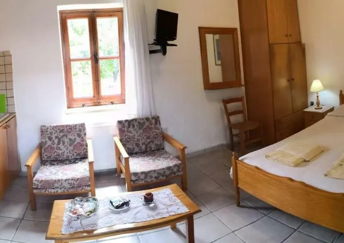 Апартаменты Spanos House *